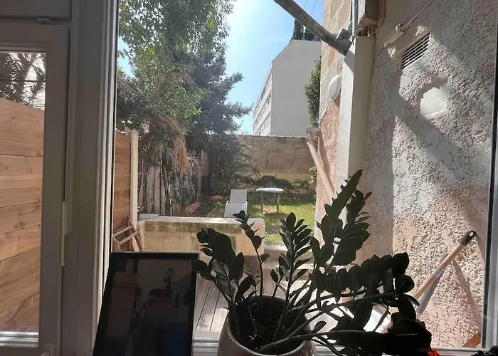 Grand En Rdc Avec Jardin *